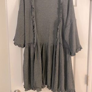 Size M gray slub cardigan from Altar’d State. Quarter sleeves and ruffle details